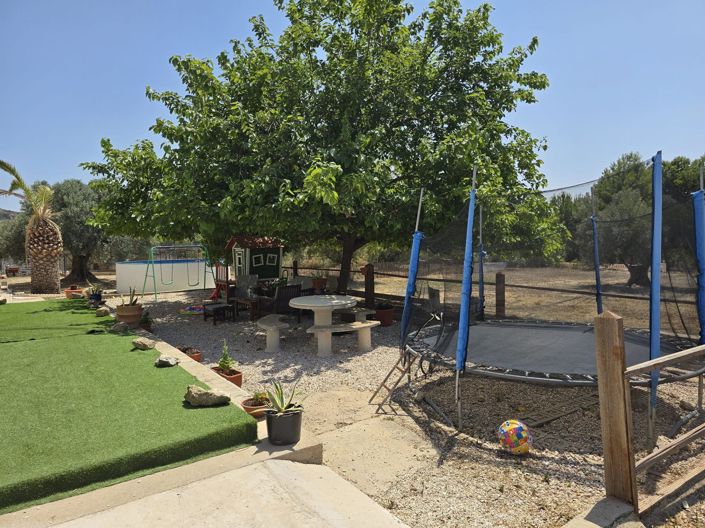 Image No.2-4 Bed Villa for sale