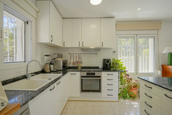 Image No.10-4 Bed Villa for sale