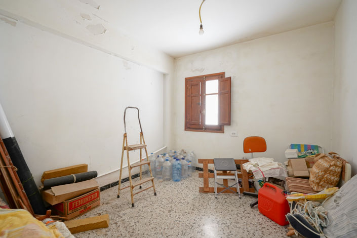 Image No.12-7 Bed Townhouse for sale