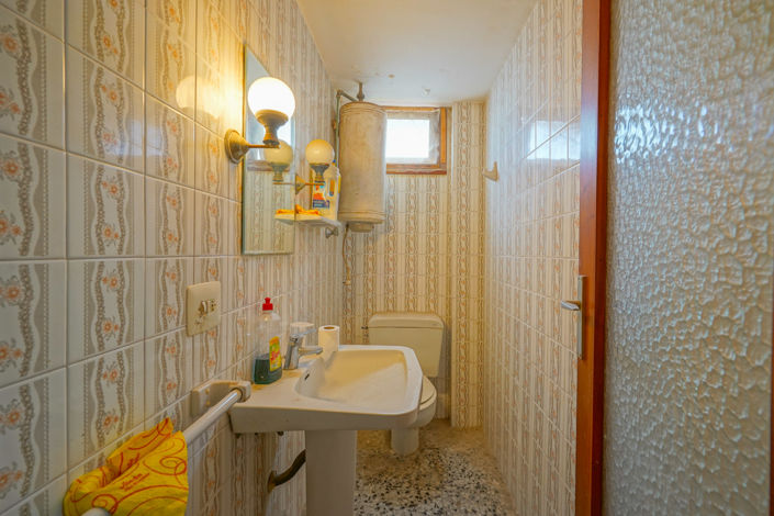 Image No.14-7 Bed Townhouse for sale