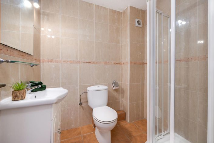 Image No.21-2 Bed Apartment for sale