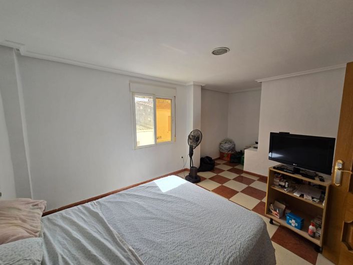 Image No.20-5 Bed Townhouse for sale