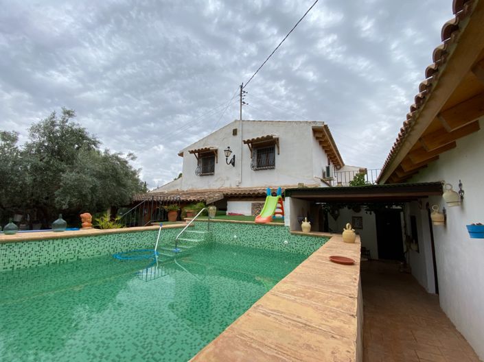 Image No.1-8 Bed Villa for sale