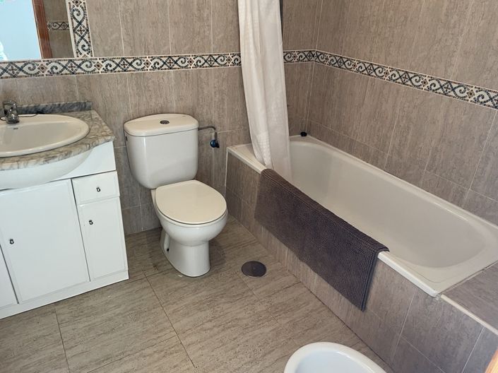 Image No.19-3 Bed Townhouse for sale