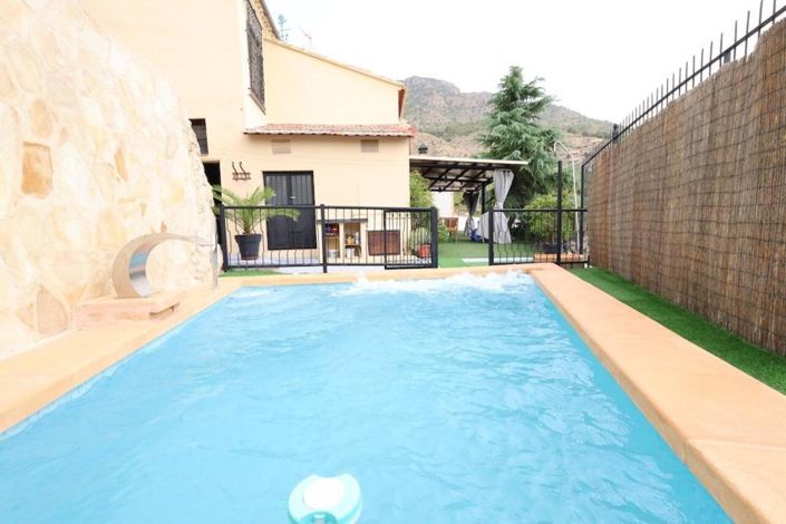 Image No.2-5 Bed Villa for sale