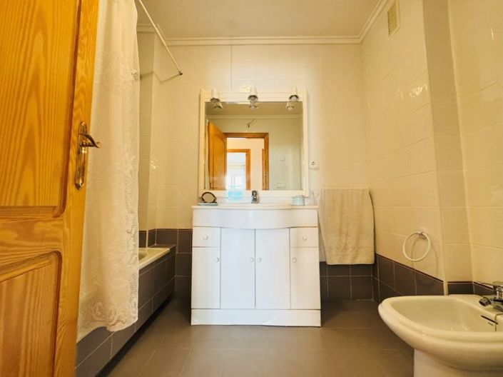 Image No.27-4 Bed Apartment for sale