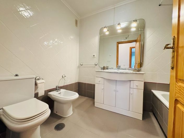 Image No.28-4 Bed Apartment for sale