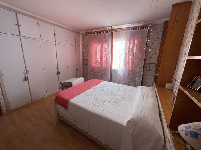 Image No.14-3 Bed Townhouse for sale