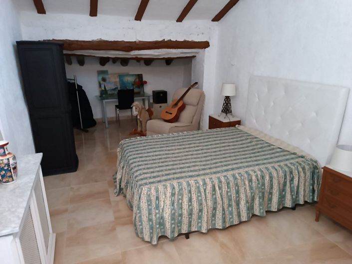 Image No.20-6 Bed Country House for sale