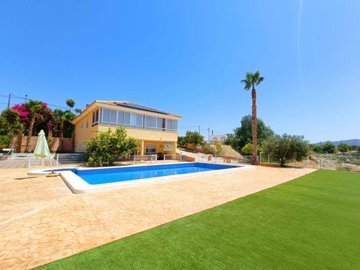 5 Bed Villa for sale