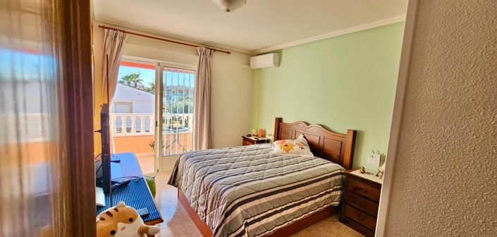 Image No.11-3 Bed Townhouse for sale