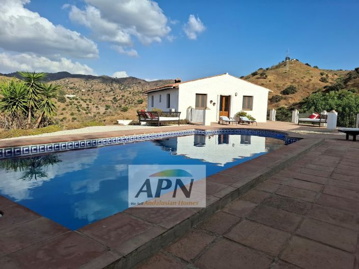 Image No.12-3 Bed Country House for sale