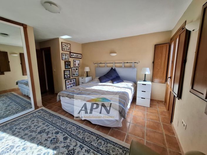 Image No.43-3 Bed Country House for sale