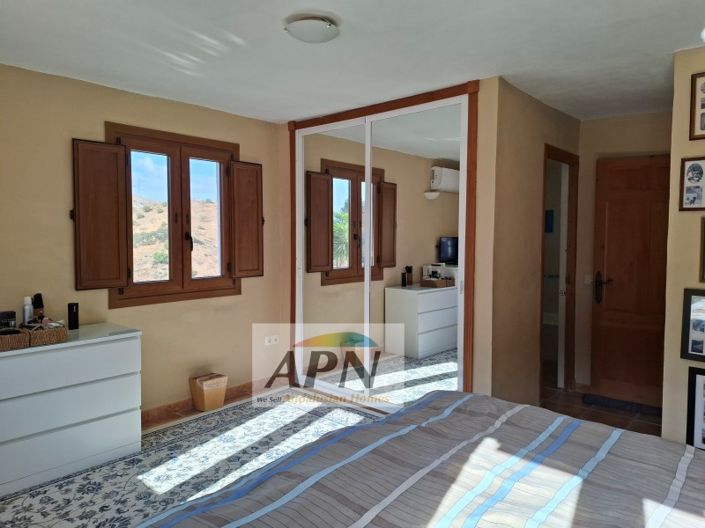 Image No.46-3 Bed Country House for sale