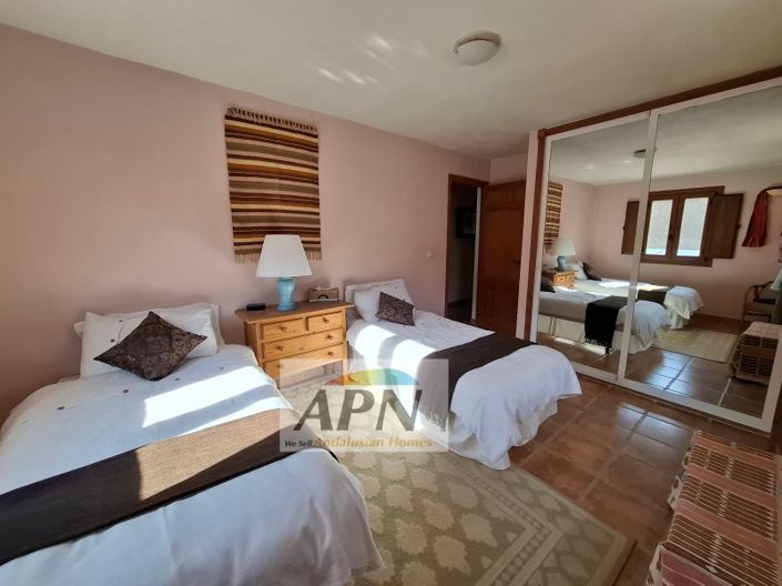 Image No.49-3 Bed Country House for sale