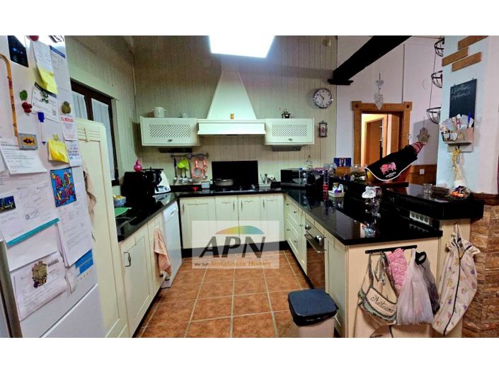 Image No.25-14 Bed Country House for sale