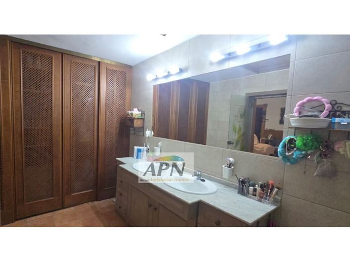 Image No.30-14 Bed Country House for sale