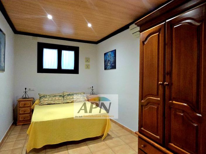 Image No.5-14 Bed Country House for sale