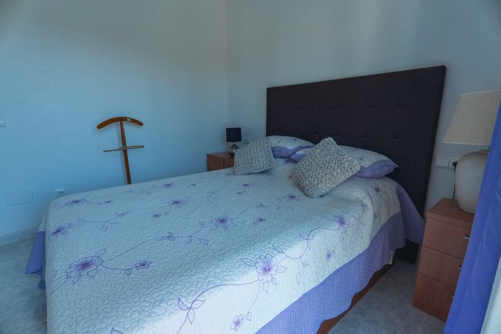 Image No.21-2 Bed Townhouse for sale