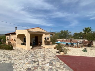 5 Bed Villa for sale