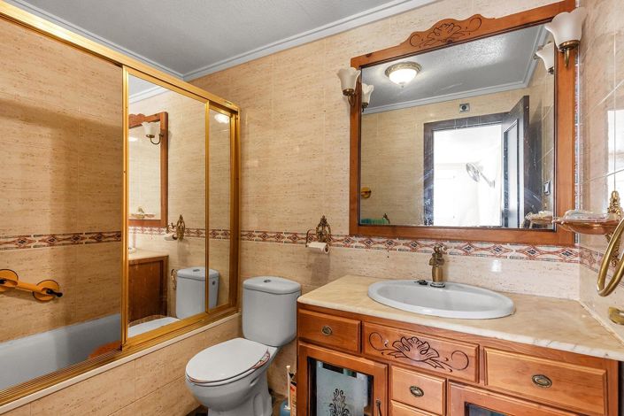 Image No.14-3 Bed Apartment for sale