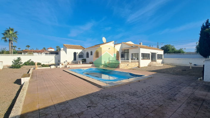 Image No.1-4 Bed Villa for sale