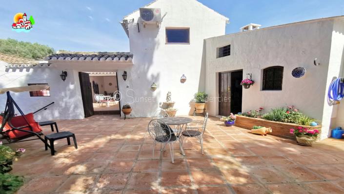 Image No.1-4 Bed Country Property for sale