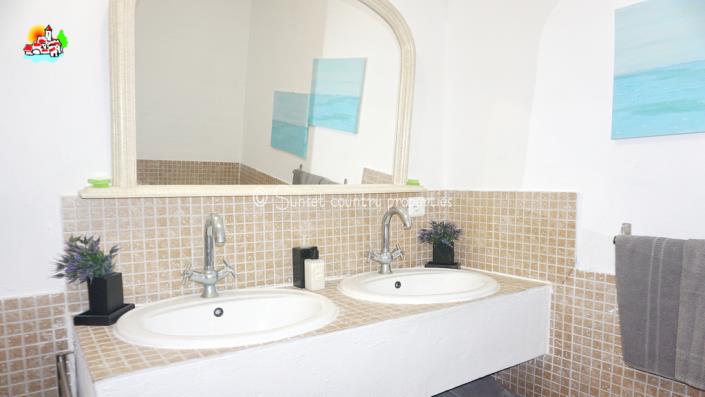 Image No.36-7 Bed Country Property for sale