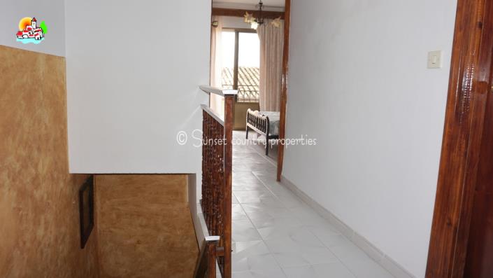 Image No.12-5 Bed Townhouse for sale