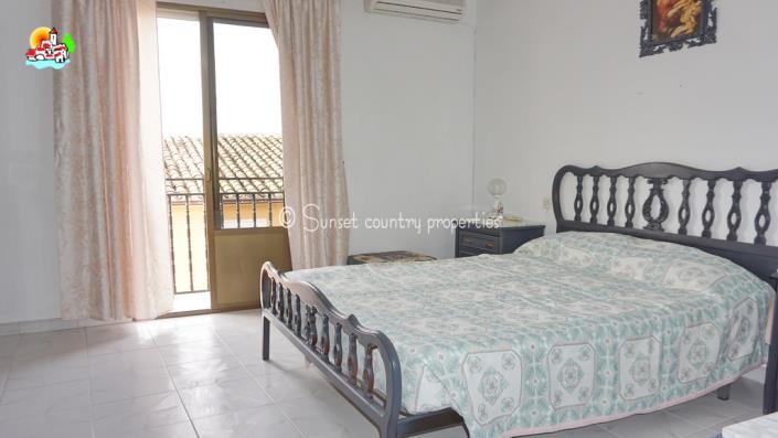 Image No.13-5 Bed Townhouse for sale