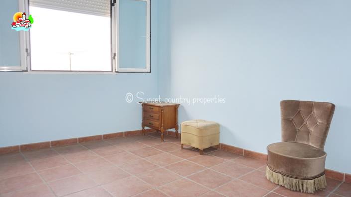 Image No.25-5 Bed Townhouse for sale