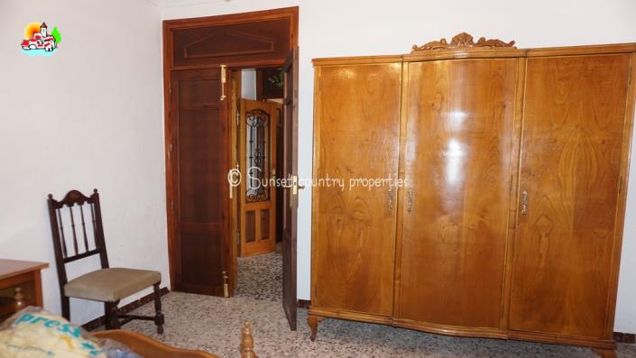 Image No.16-4 Bed Townhouse for sale