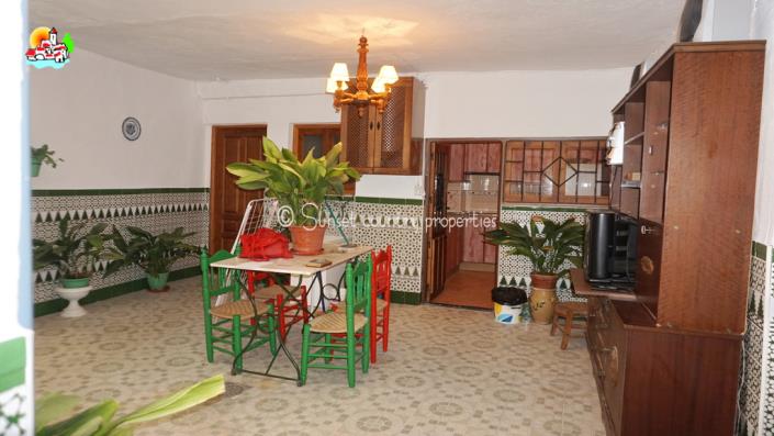 Image No.17-4 Bed Townhouse for sale