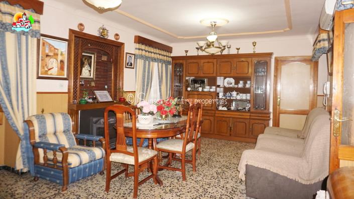 Image No.20-4 Bed Townhouse for sale