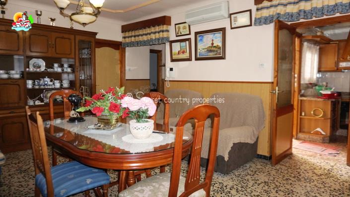 Image No.21-4 Bed Townhouse for sale