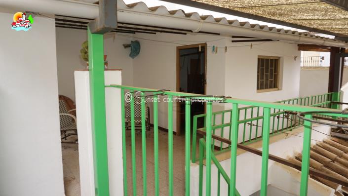 Image No.27-4 Bed Townhouse for sale