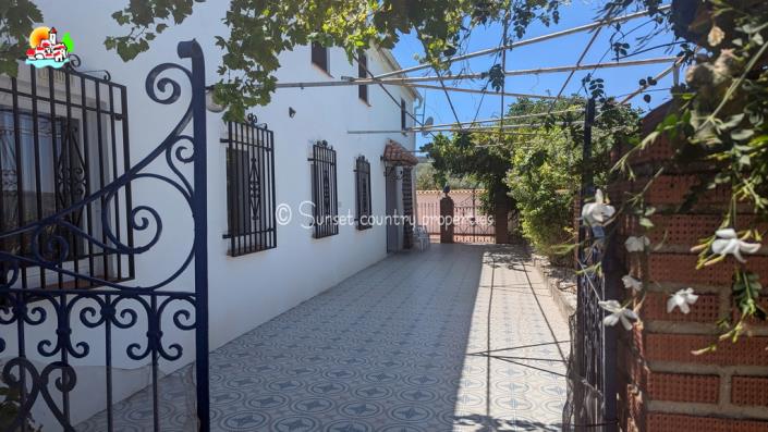 Image No.3-4 Bed Country House for sale