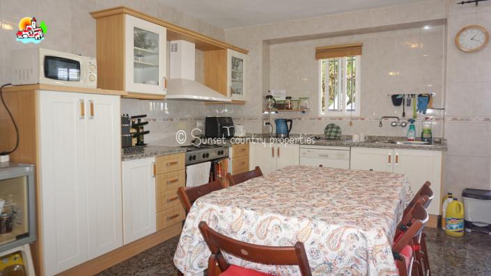 Image No.8-4 Bed Country House for sale