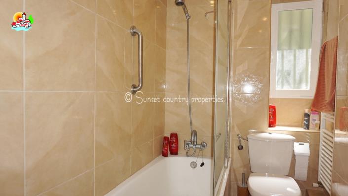 Image No.15-4 Bed Country House for sale