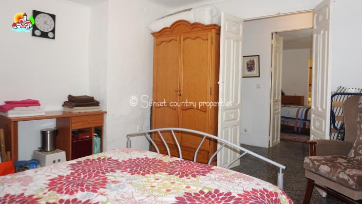 Image No.18-4 Bed Country House for sale