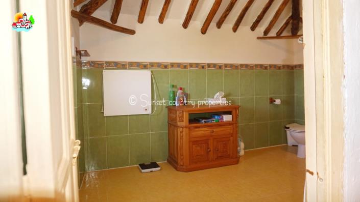 Image No.24-4 Bed Country House for sale