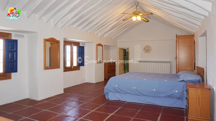 Image No.23-4 Bed Country House for sale