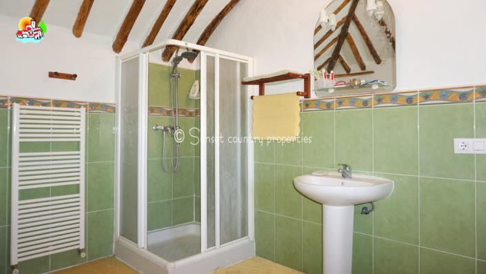 Image No.25-4 Bed Country House for sale