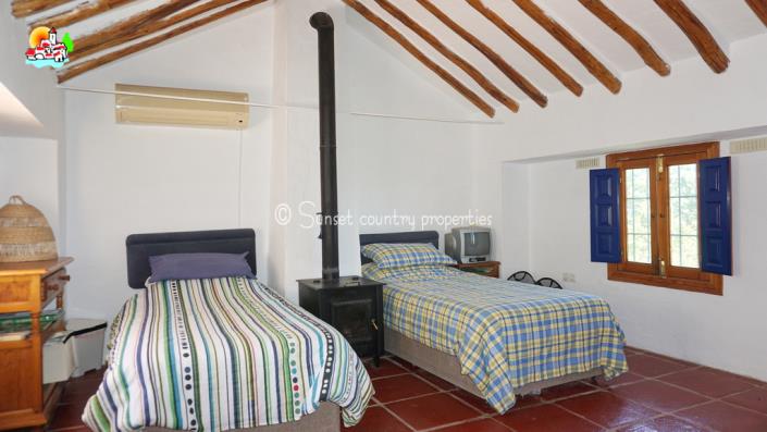 Image No.27-4 Bed Country House for sale