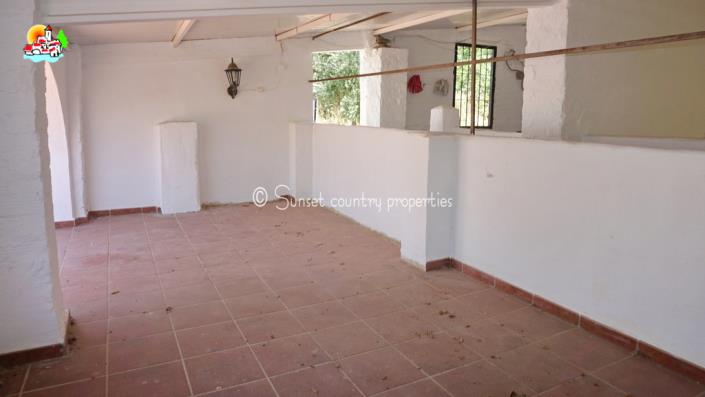 Image No.32-4 Bed Country House for sale