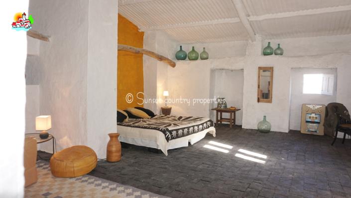 Image No.33-5 Bed Country House for sale