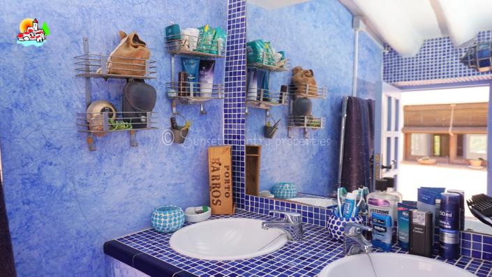 Image No.37-4 Bed Country Property for sale