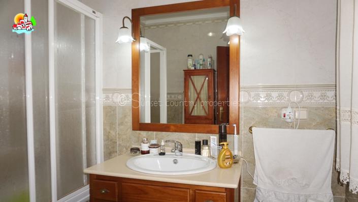 Image No.26-3 Bed Townhouse for sale