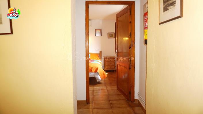 Image No.18-4 Bed Country Property for sale