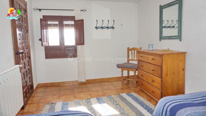 Image No.25-4 Bed Country Property for sale